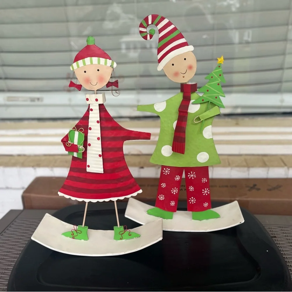 *Metal painted Festive Holiday Figurines Set - Red and Green